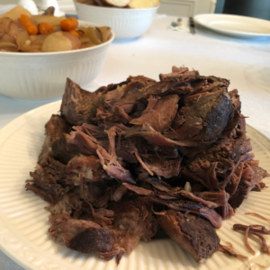 easy-crock-pot-pot-roast-slow-cooker-chuck-roast-carrots-onions-potato-rosemary-plated